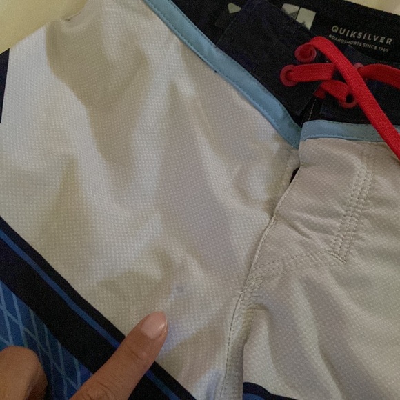 Boys quicksilver Boardshorts size 22 - Picture 3 of 3